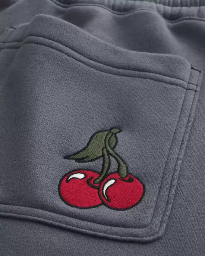 Baggy Cinch Jogginghose mit Kirschgrafik Baggy Cinch Jogginghose mit Kirschgrafik