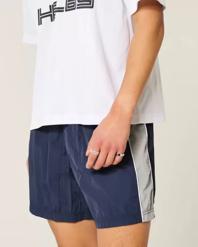 Baggy-Fußballshorts bis zur Mitte des Oberschenkels Baggy-Fußballshorts bis zur Mitte des Oberschenkels