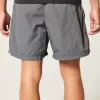 Baggy-Fußballshorts bis zur Mitte des Oberschenkels Baggy-Fußballshorts bis zur Mitte des Oberschenkels