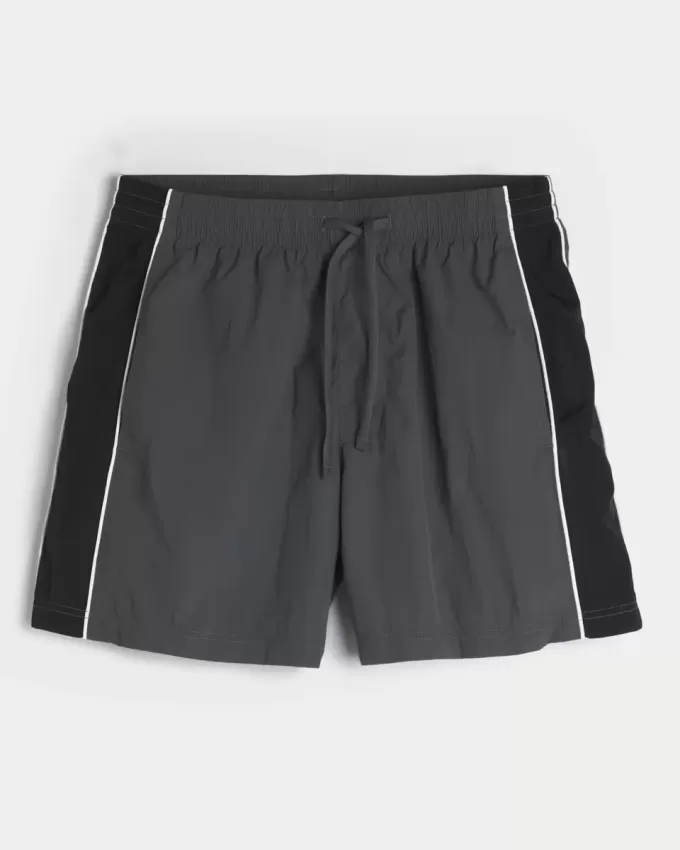 Baggy-Fußballshorts bis zur Mitte des Oberschenkels Baggy-Fußballshorts bis zur Mitte des Oberschenkels