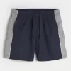Baggy-Fußballshorts bis zur Mitte des Oberschenkels Baggy-Fußballshorts bis zur Mitte des Oberschenkels