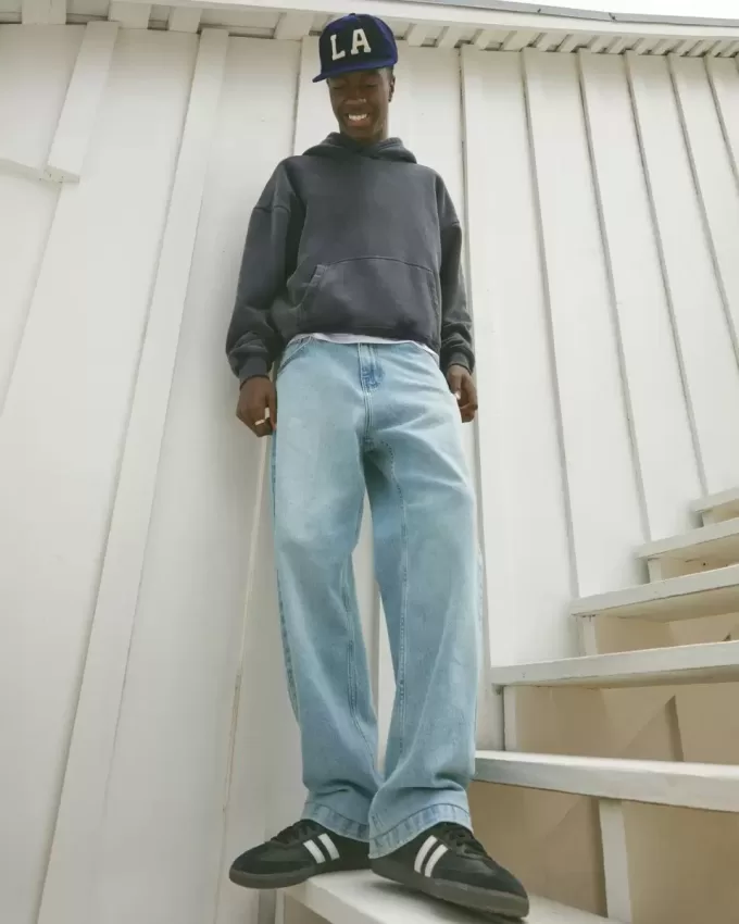 Baggy-Jeans in heller Waschung