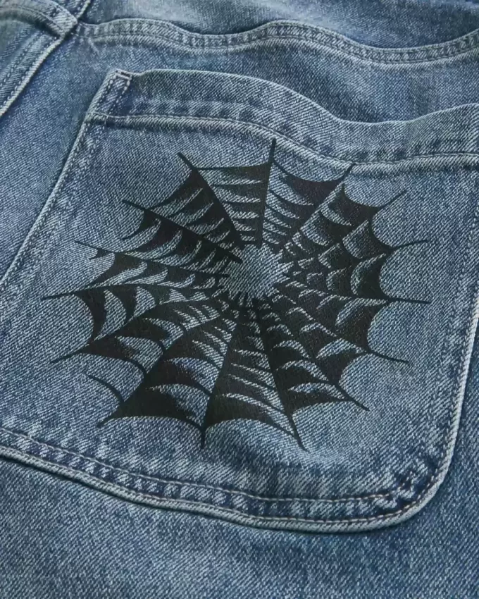 Baggy-Jeans mit Doodle-Muster in mittlerer Waschung Baggy-Jeans mit Doodle-Muster in mittlerer Waschung