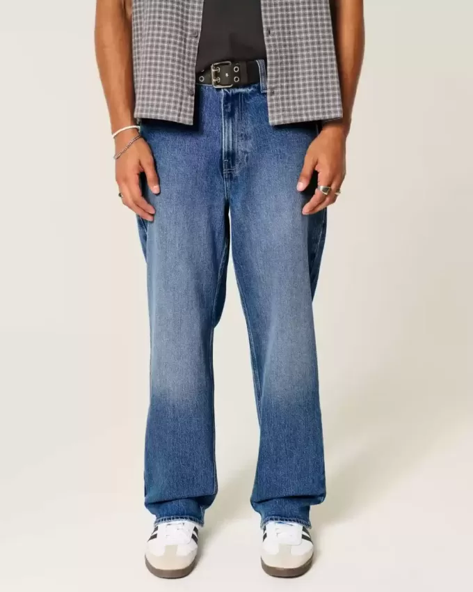 Baggy-Jeans mit dunkler Waschung und Rose-Grafik