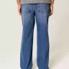 Baggy-Jeans mit dunkler Waschung und Rose-Grafik