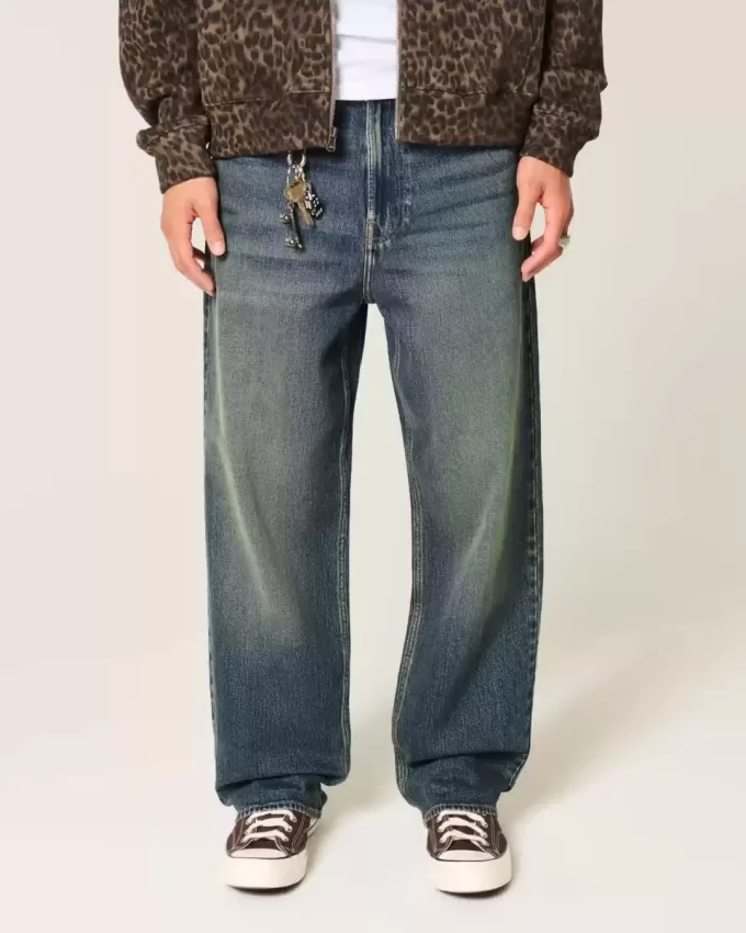 Baggy-Jeans mit dunkler Waschung und Stickerei