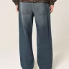 Baggy-Jeans mit dunkler Waschung und Stickerei