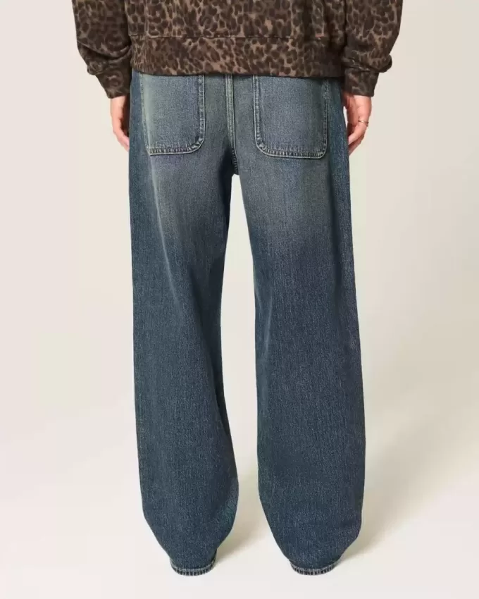 Baggy-Jeans mit dunkler Waschung und Stickerei