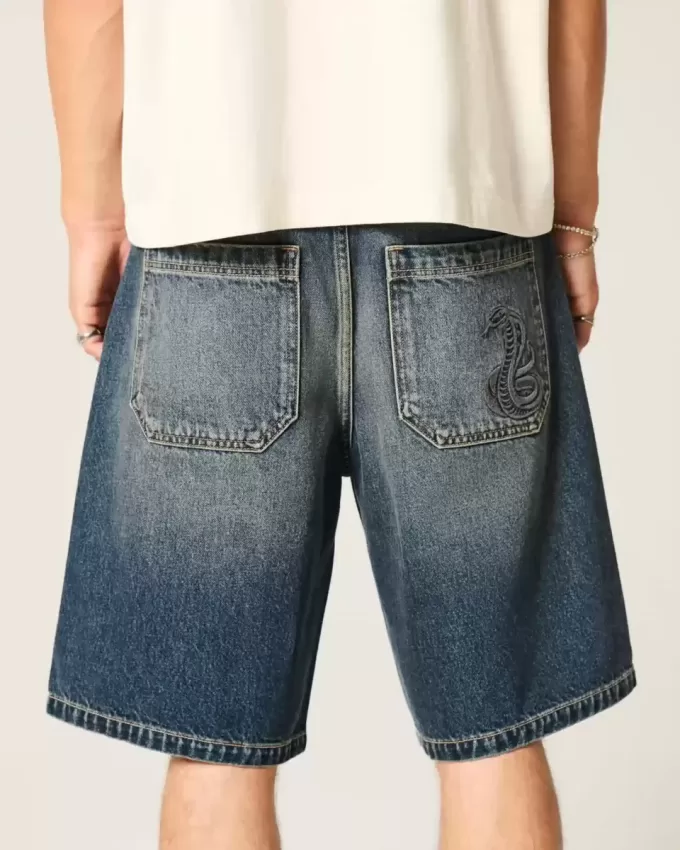 Baggy-Jeansshorts mit Schlangenmuster Baggy-Jeansshorts mit Schlangenmuster