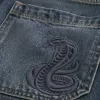 Baggy-Jeansshorts mit Schlangenmuster Baggy-Jeansshorts mit Schlangenmuster