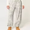 Baggy-Jogginghose aus Fleece mit Camouflage-Muster Baggy-Jogginghose aus Fleece mit Camouflage-Muster