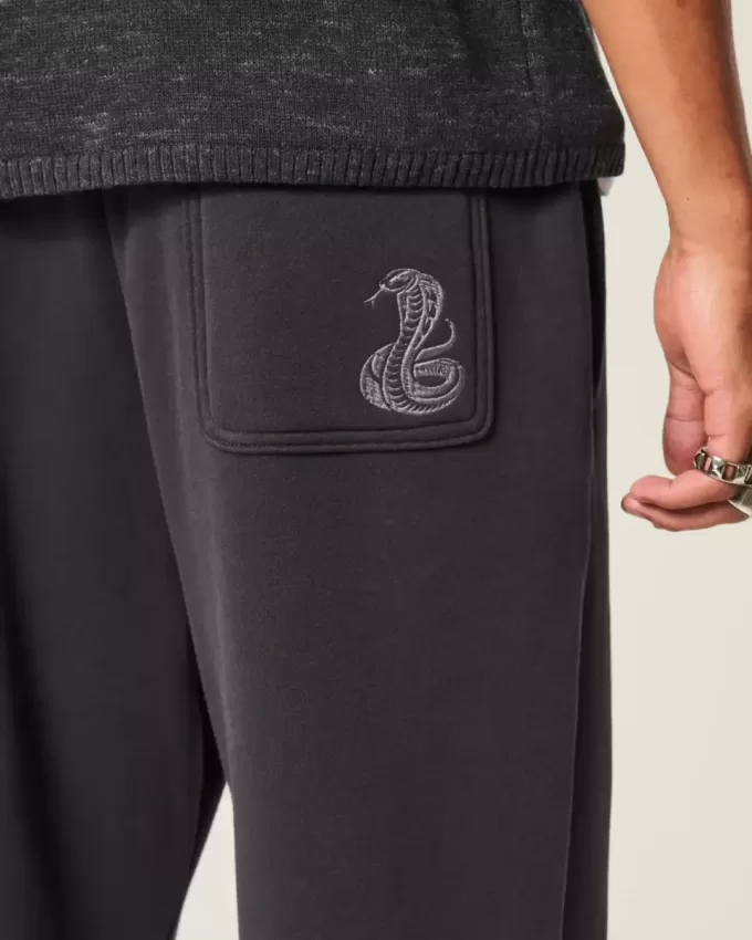 Baggy-Jogginghose mit Schlangenmuster Baggy-Jogginghose mit Schlangenmuster