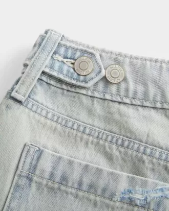 Baggy Jort mit niedrigem Bund und heller Waschung und verstellbarem Bund