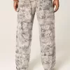 Baggy-Malerjeans im Camouflage-Design Baggy-Malerjeans im Camouflage-Design
