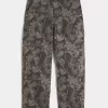 Baggy-Malerjeans im Camouflage-Design Baggy-Malerjeans im Camouflage-Design