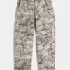 Baggy-Malerjeans im Camouflage-Design Baggy-Malerjeans im Camouflage-Design