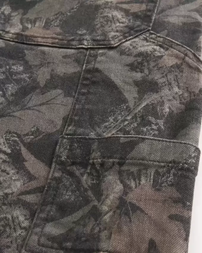 Baggy-Malerjeans im Camouflage-Design Baggy-Malerjeans im Camouflage-Design