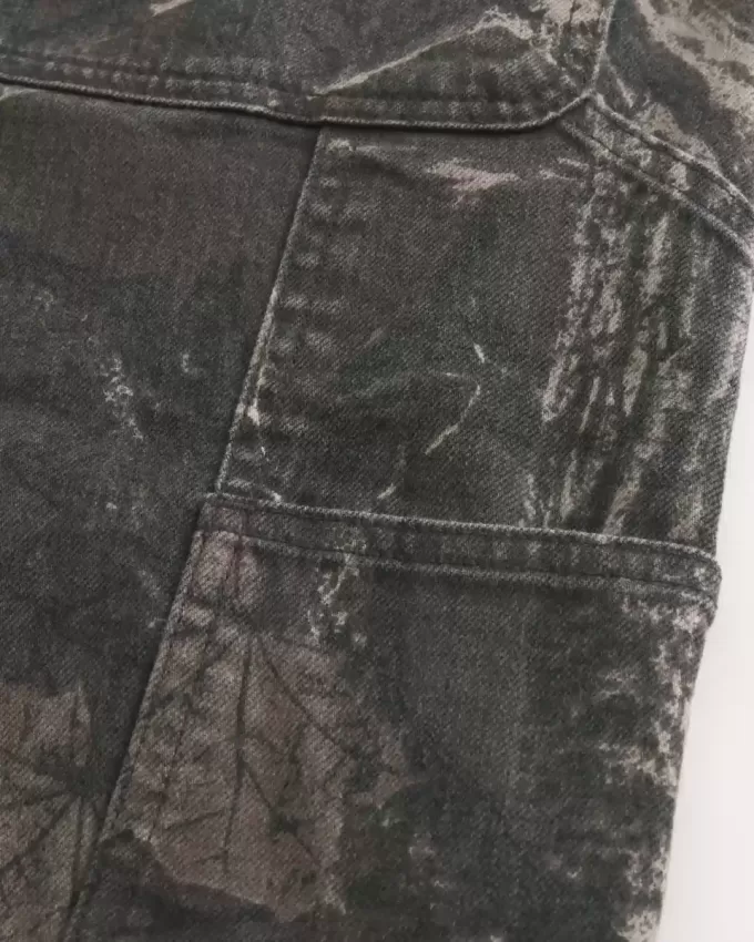 Baggy-Malerjeans mit Camouflage-Muster Baggy-Malerjeans mit Camouflage-Muster