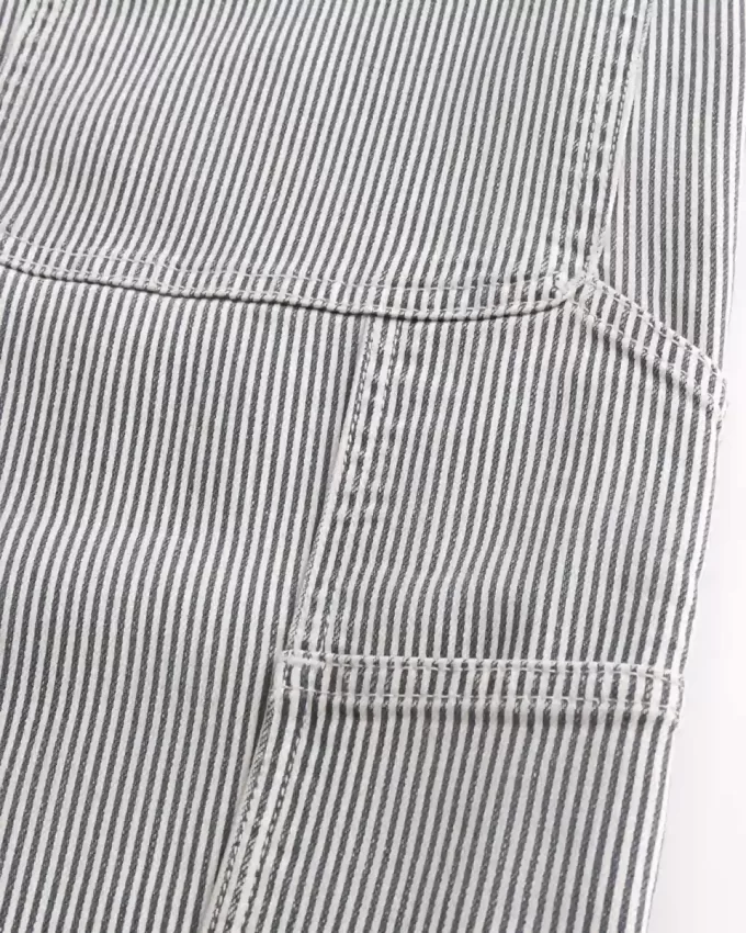 Baggy-Malerjeans mit Eisenbahnstreifen Baggy-Malerjeans mit Eisenbahnstreifen