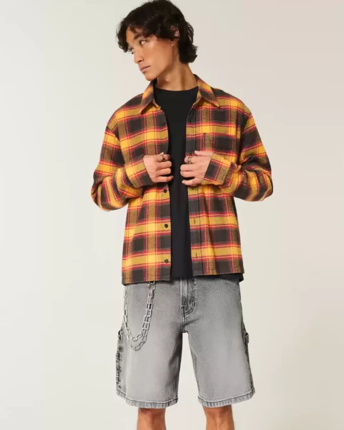 Baggy-Malershorts aus verwaschenem schwarzem Denim Baggy-Malershorts aus verwaschenem schwarzem Denim