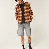 Baggy-Malershorts aus verwaschenem schwarzem Denim Baggy-Malershorts aus verwaschenem schwarzem Denim