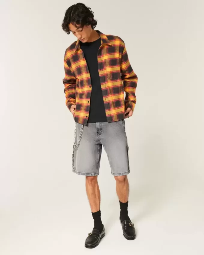 Baggy-Malershorts aus verwaschenem schwarzem Denim Baggy-Malershorts aus verwaschenem schwarzem Denim