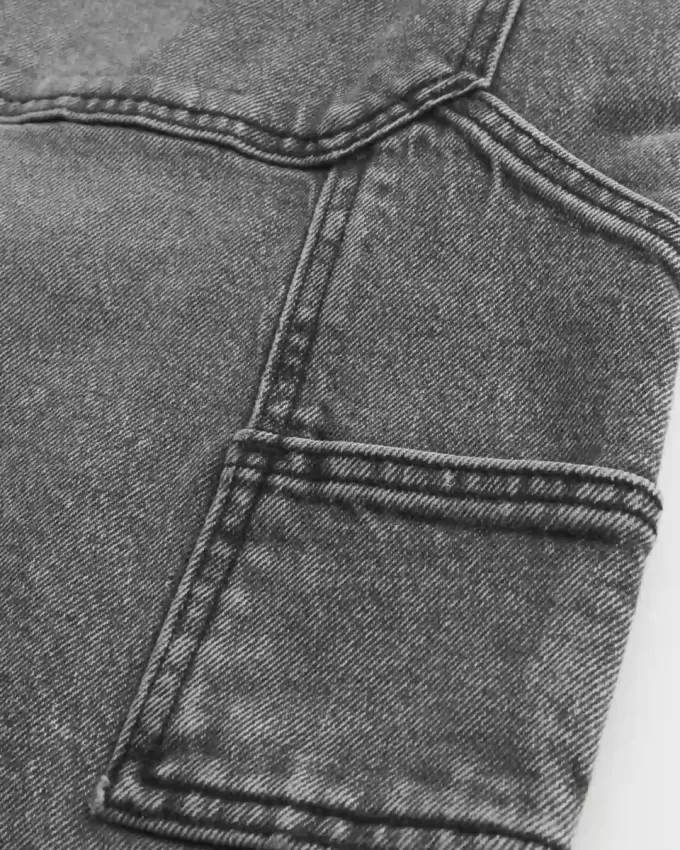Baggy-Malershorts aus verwaschenem schwarzem Denim Baggy-Malershorts aus verwaschenem schwarzem Denim