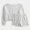 Bequemes Set aus schulterfreiem Sweatshirt und Fleece-Shorts Bequemes Set aus schulterfreiem Sweatshirt und Fleece-Shorts