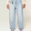 Bestickte Baggy-Skaterjeans in heller Waschung Bestickte Baggy-Skaterjeans in heller Waschung