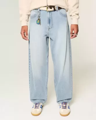 Bestickte Baggy-Skaterjeans in heller Waschung Bestickte Baggy-Skaterjeans in heller Waschung