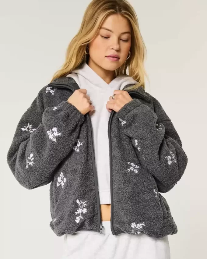 Bestickte Sherpa-Fleecejacke Bestickte Sherpa-Fleecejacke