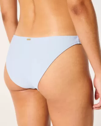 Bestickte, tief sitzende, freche Bikinihose