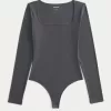Bodysuit aus geripptem, nahtlosem Stoff mit eckigem Ausschnitt