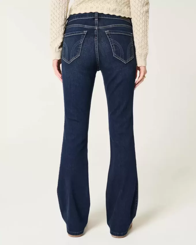 Bootcut-Jeans mit mittlerer Leibhöhe und dunkler Waschung