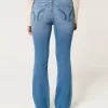Bootcut-Jeans mit mittlerer Leibhöhe und mittlerer Waschung Bootcut-Jeans mit mittlerer Leibhöhe und mittlerer Waschung
