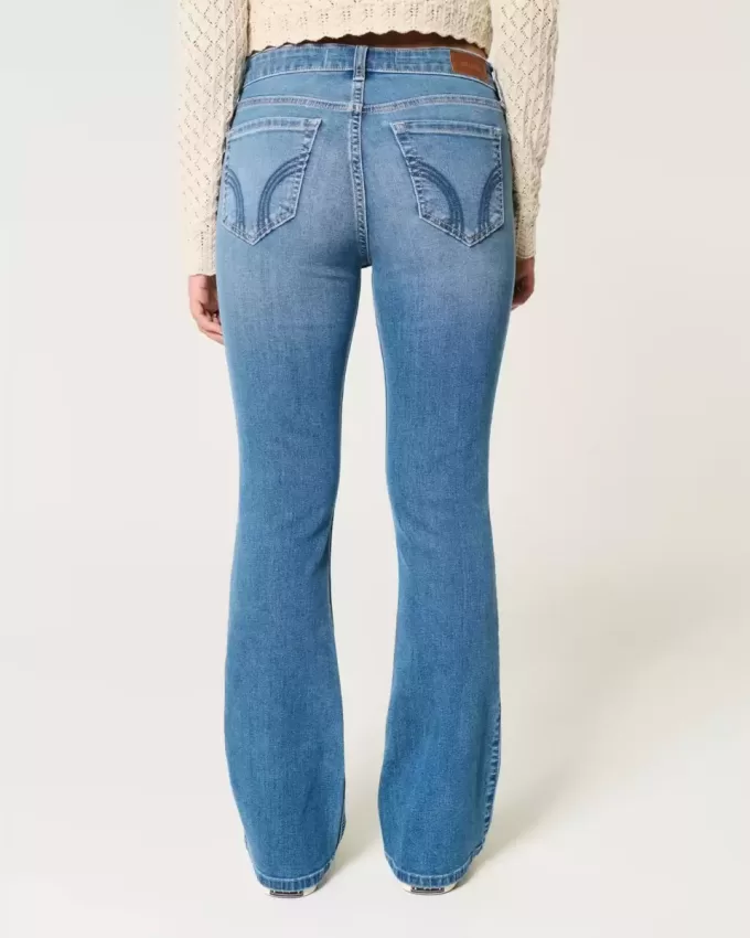 Bootcut-Jeans mit mittlerer Leibhöhe und mittlerer Waschung Bootcut-Jeans mit mittlerer Leibhöhe und mittlerer Waschung