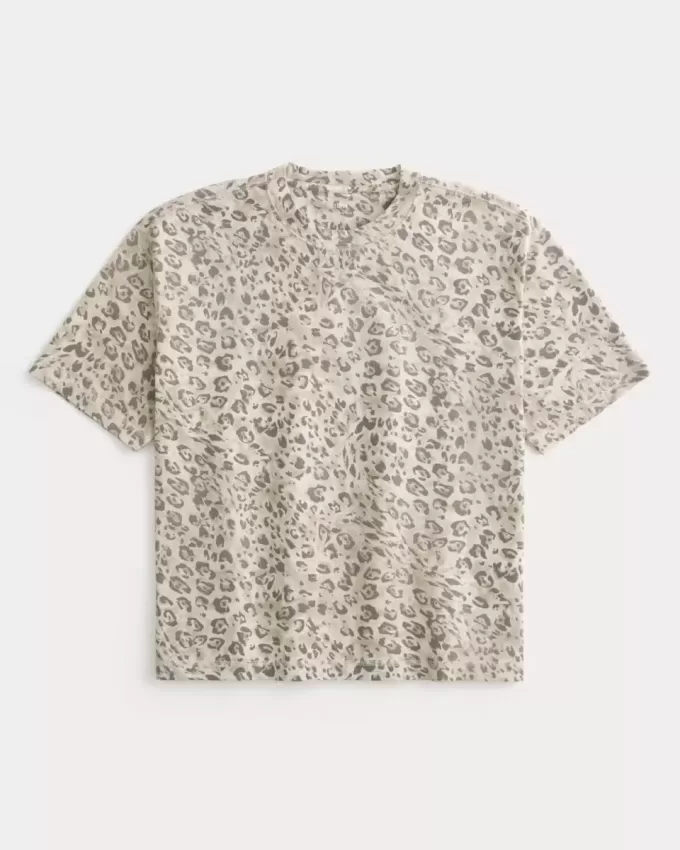 Boxy Crop Heavyweight T-Shirt mit Rundhalsausschnitt und Leopardenmuster Boxy Crop Heavyweight T-Shirt mit Rundhalsausschnitt und Leopardenmuster