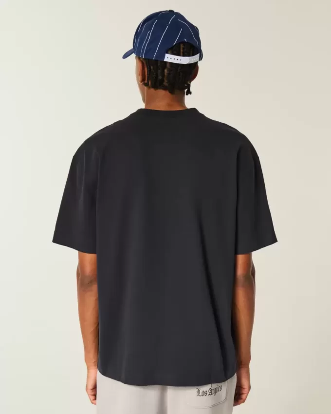 Boxy Heavyweight T-Shirt mit Rundhalsausschnitt und Sternenverzierung Boxy Heavyweight T-Shirt mit Rundhalsausschnitt und Sternenverzierung