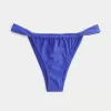Cheekiest-Bikinihose mit hohem Beinausschnitt und breiten Trägern Cheekiest-Bikinihose mit hohem Beinausschnitt und breiten Trägern