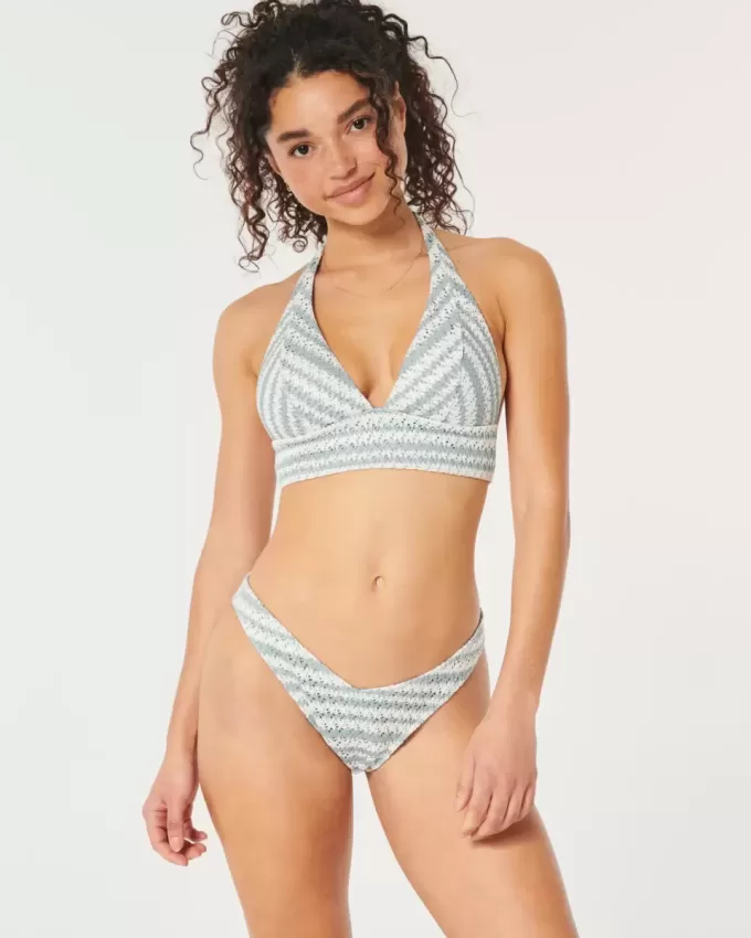 Cheeky-Bikinihose im Häkel-Stil mit hohem Beinausschnitt Cheeky-Bikinihose im Häkel-Stil mit hohem Beinausschnitt