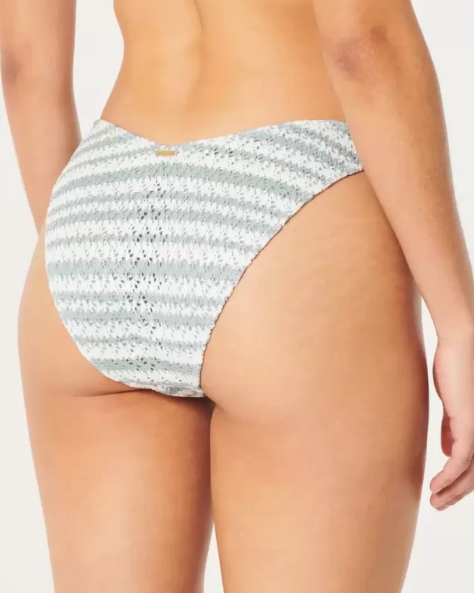 Cheeky-Bikinihose im Häkel-Stil mit hohem Beinausschnitt Cheeky-Bikinihose im Häkel-Stil mit hohem Beinausschnitt