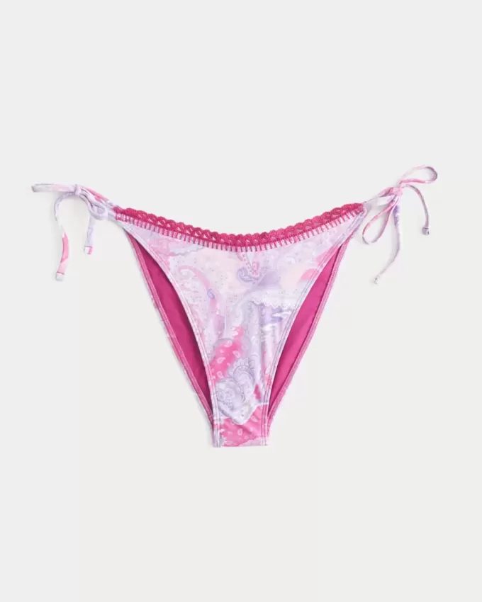 Cheeky-Bikinihose mit seitlicher Schnürung und Häkelbesatz Cheeky-Bikinihose mit seitlicher Schnürung und Häkelbesatz