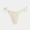 Cheeky-Bikinihose mit seitlicher Schnürung und Häkelbesatz Cheeky-Bikinihose mit seitlicher Schnürung und Häkelbesatz