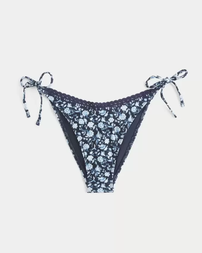 Cheeky-Bikinihose mit seitlicher Schnürung und Häkelbesatz Cheeky-Bikinihose mit seitlicher Schnürung und Häkelbesatz