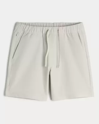 Court-Shorts über dem Knie