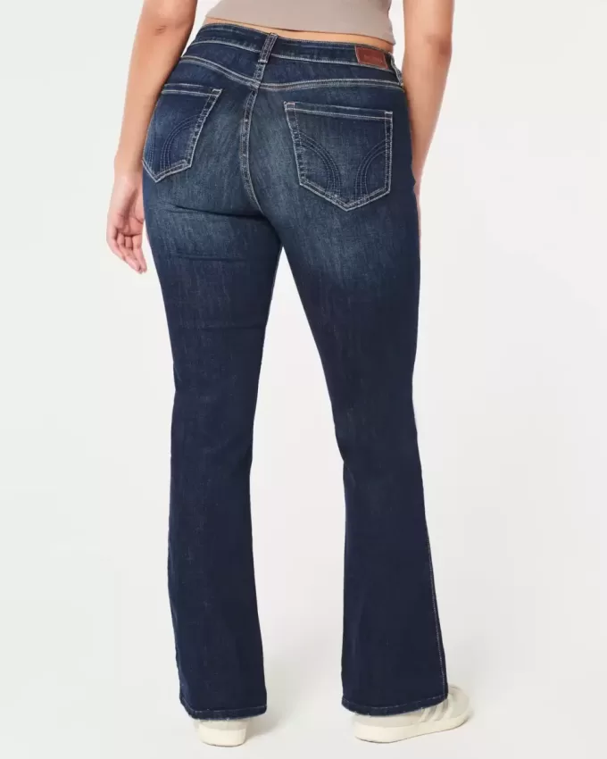 Curvy Bootcut-Jeans mit mittlerer Leibhöhe und dunkler Waschung Curvy Bootcut-Jeans mit mittlerer Leibhöhe und dunkler Waschung
