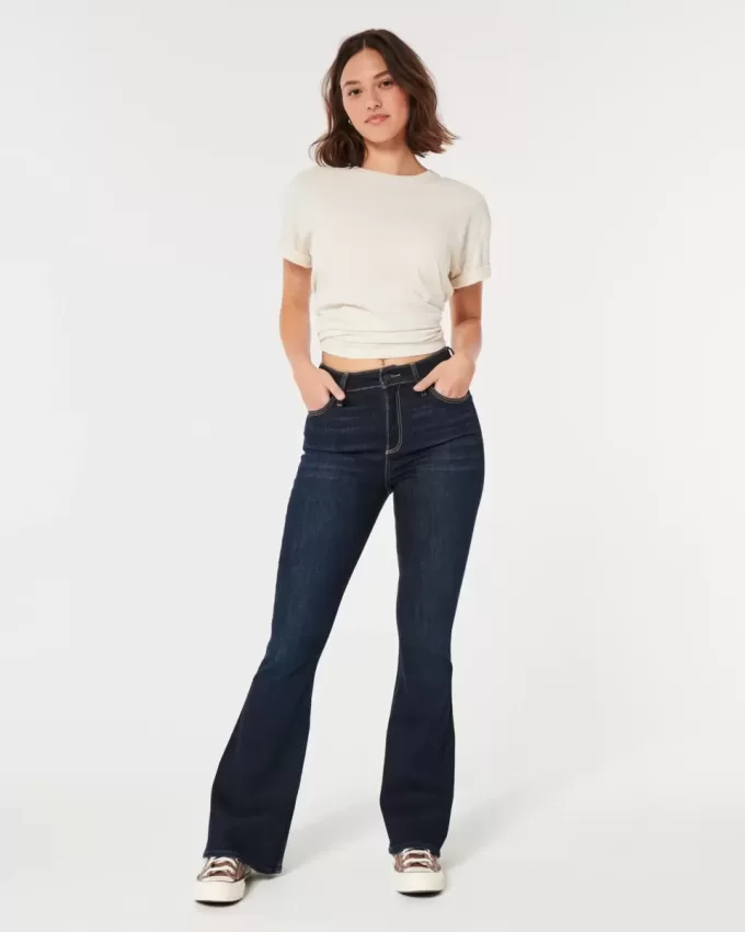 Curvy High-Rise Flare Jeans in dunkler Waschung Curvy High-Rise Flare Jeans in dunkler Waschung
