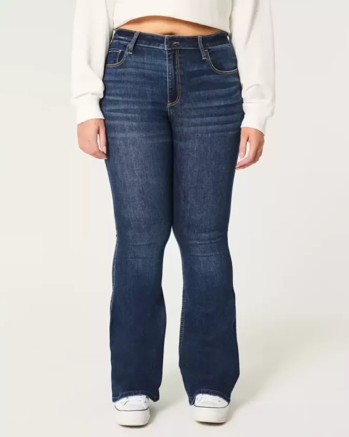 Curvy High-Rise Flare Jeans in dunkler Waschung Curvy High-Rise Flare Jeans in dunkler Waschung
