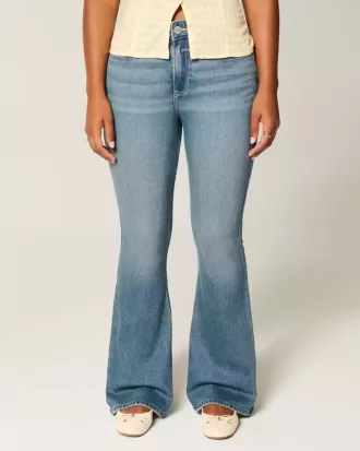 Curvy High-Rise Flare Jeans mit mittlerer Waschung