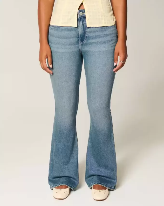 Curvy High-Rise Flare Jeans mit mittlerer Waschung Curvy High-Rise Flare Jeans mit mittlerer Waschung